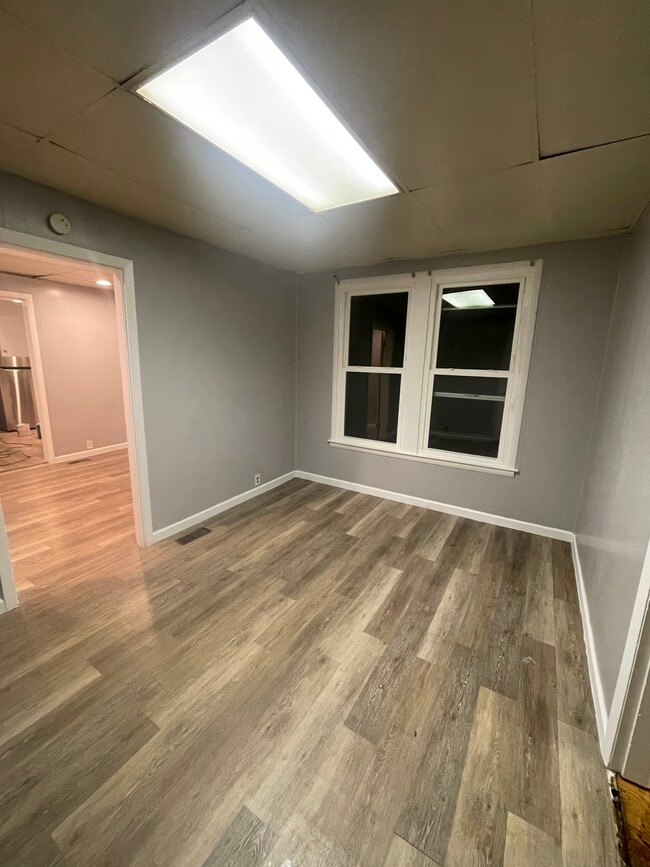 Building Photo - 3210 E Magnolia Ave