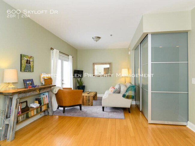 Building Photo - Beautiful open-concept downtown condo