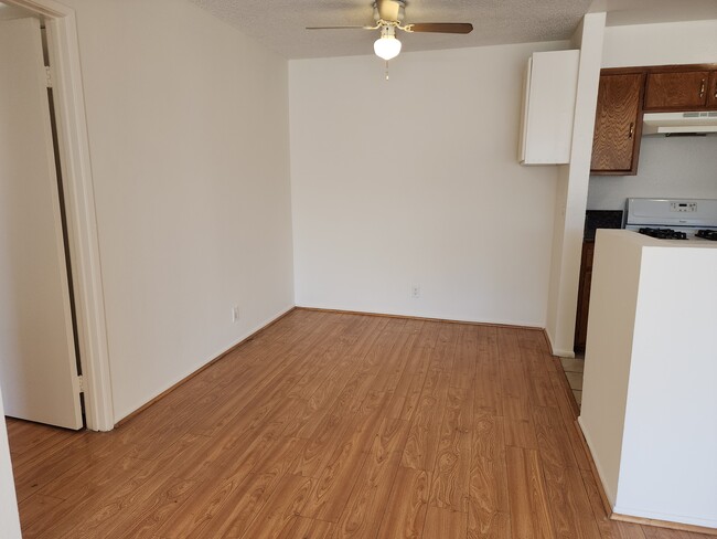 Building Photo - 5269 Satsuma Ave