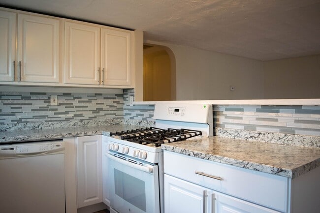 Building Photo - 25 South End Rd