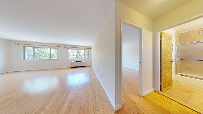 Building Photo - 3900 Tunlaw Rd NW