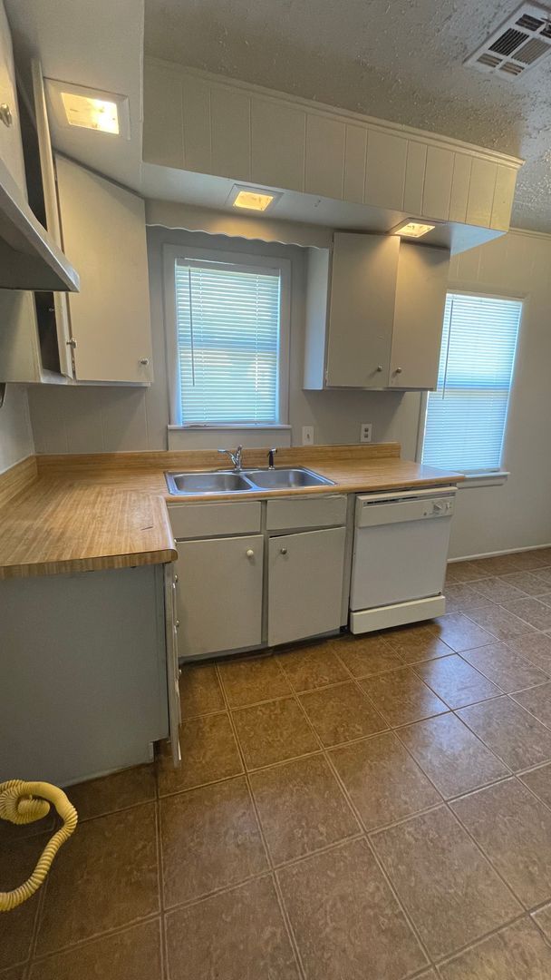 Foto del edificio - 3 bed 1 bath home with 1 car garage.  Move in Ready!