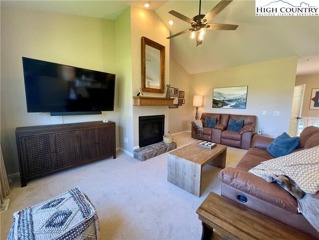 Building Photo - 419 E Landing Dr