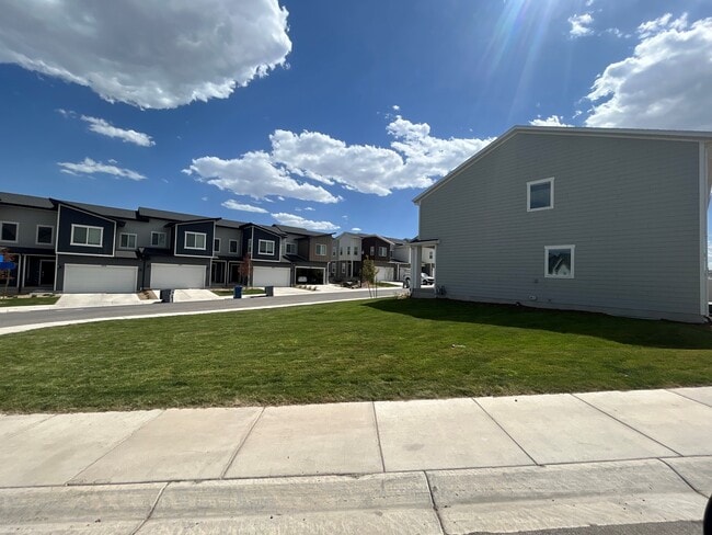 Building Photo - 1508 W Charmer Ln