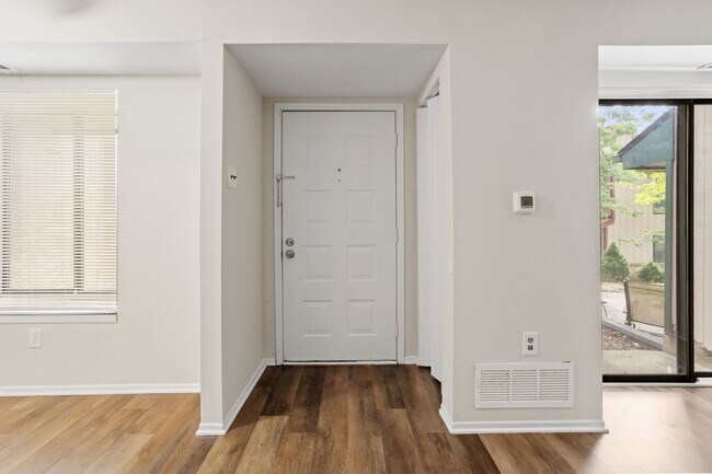 Foto del edificio - 1404 Timber Creek Rd