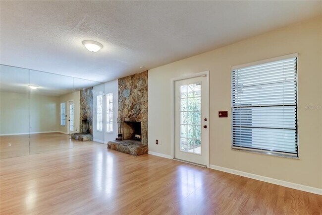Building Photo - 725 N Himes Ave