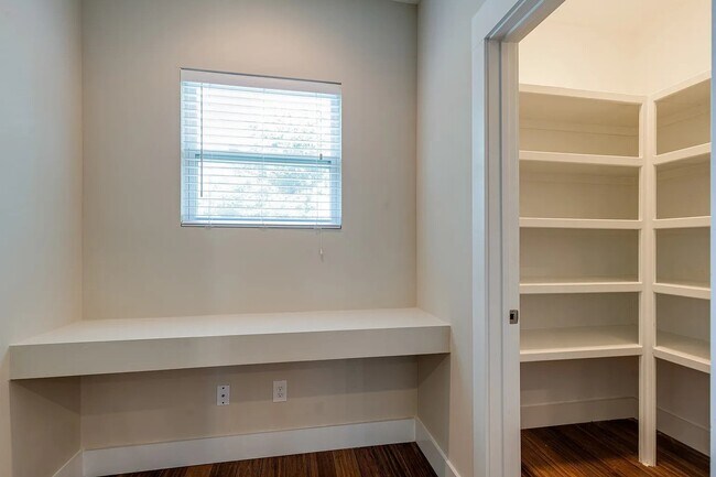 Butler's pantry - 1715 21st Ave N