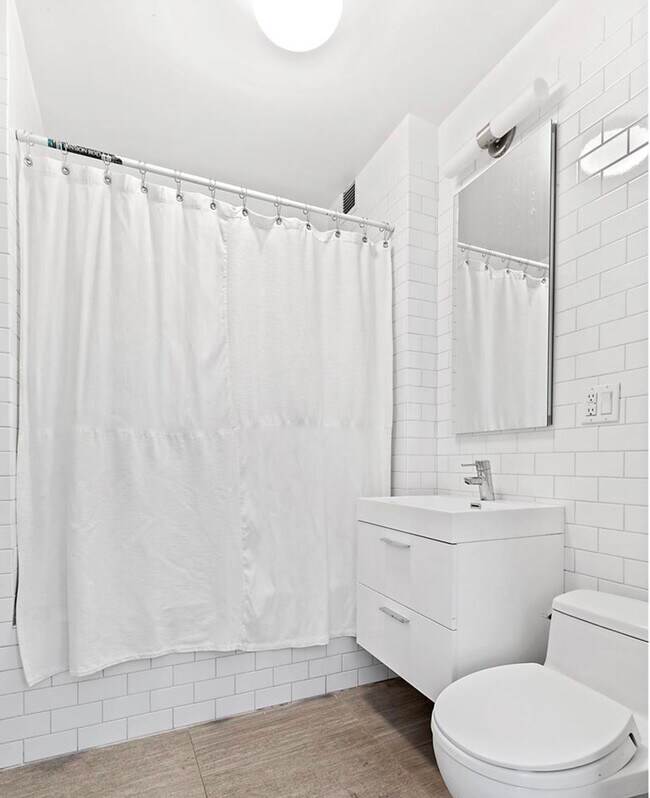 Bathroom - 461 W 150th St