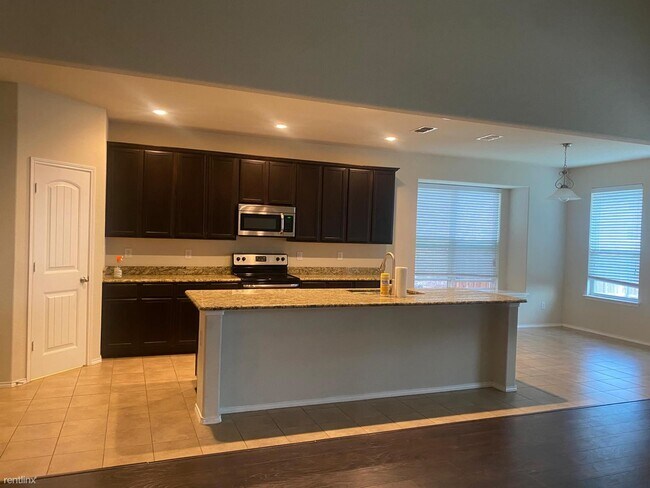 Foto del edificio - 5 br, 2.5 bath House - 2316 Gutierrez Drive