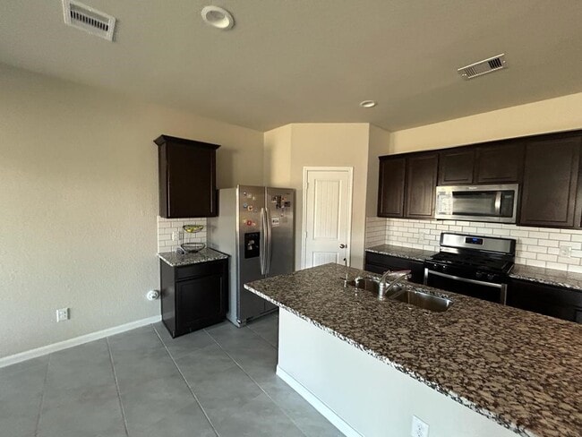 Building Photo - 3207 Sumac Dr
