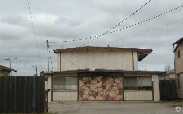 Building Photo - 1035 Cedar St