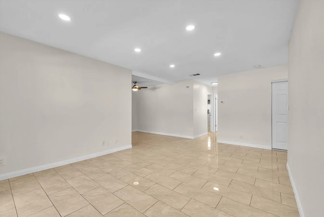 Foto del edificio - 1250 S Brookhurst St