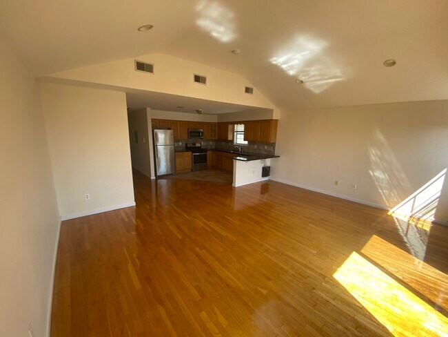 Building Photo - 270 Arlington Ave