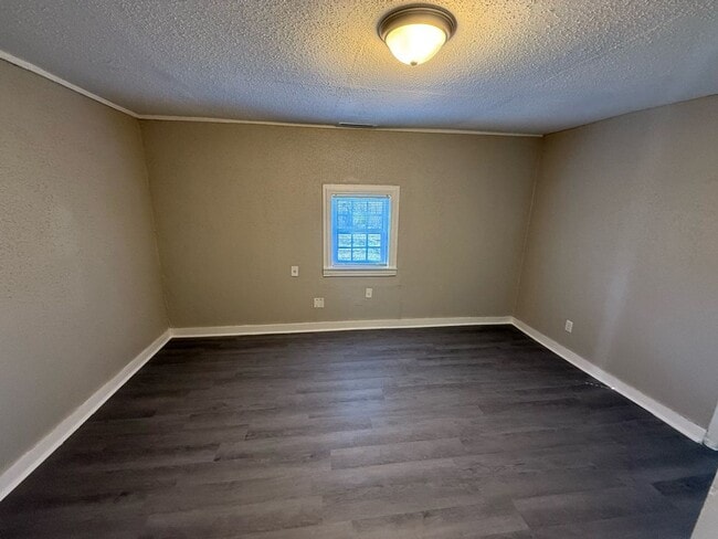 Building Photo - Charming 3BR Memphis Home with Bright Living Space & Backyard Retreat