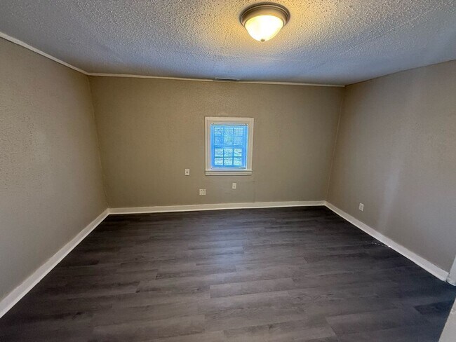 Foto del edificio - Charming 3BR Memphis Home with Bright Living Space & Backyard Retreat