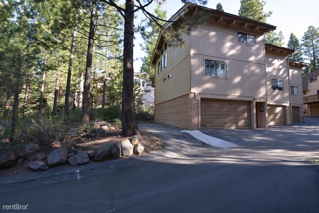 Building Photo - 830 Oriole Way