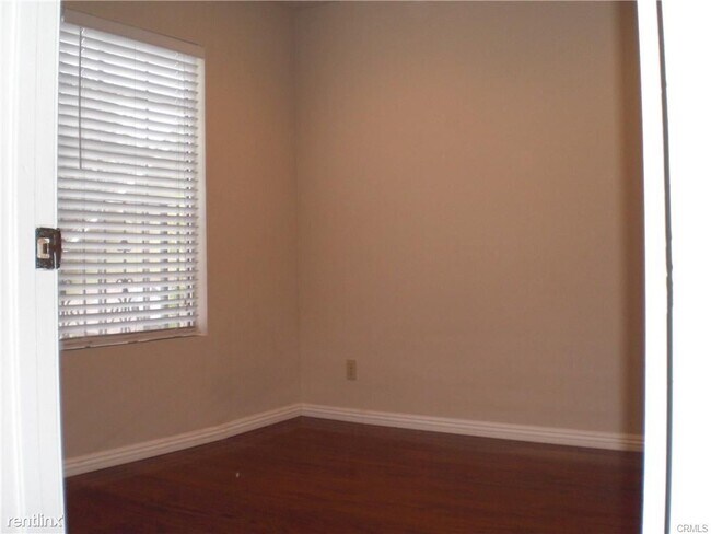 Building Photo - 3 br, 2.5 bath Condo - 86 N Allen Ave Unit 10