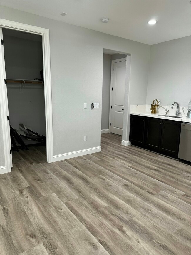 Building Photo - 353 Aldrich Place, Unit 1