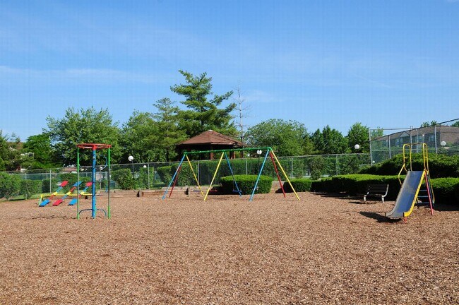 Foto del edificio - 1403 Green Hollow Dr