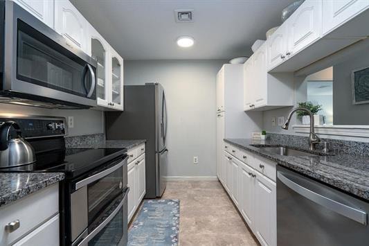 Kitchen - 690 S Porter St