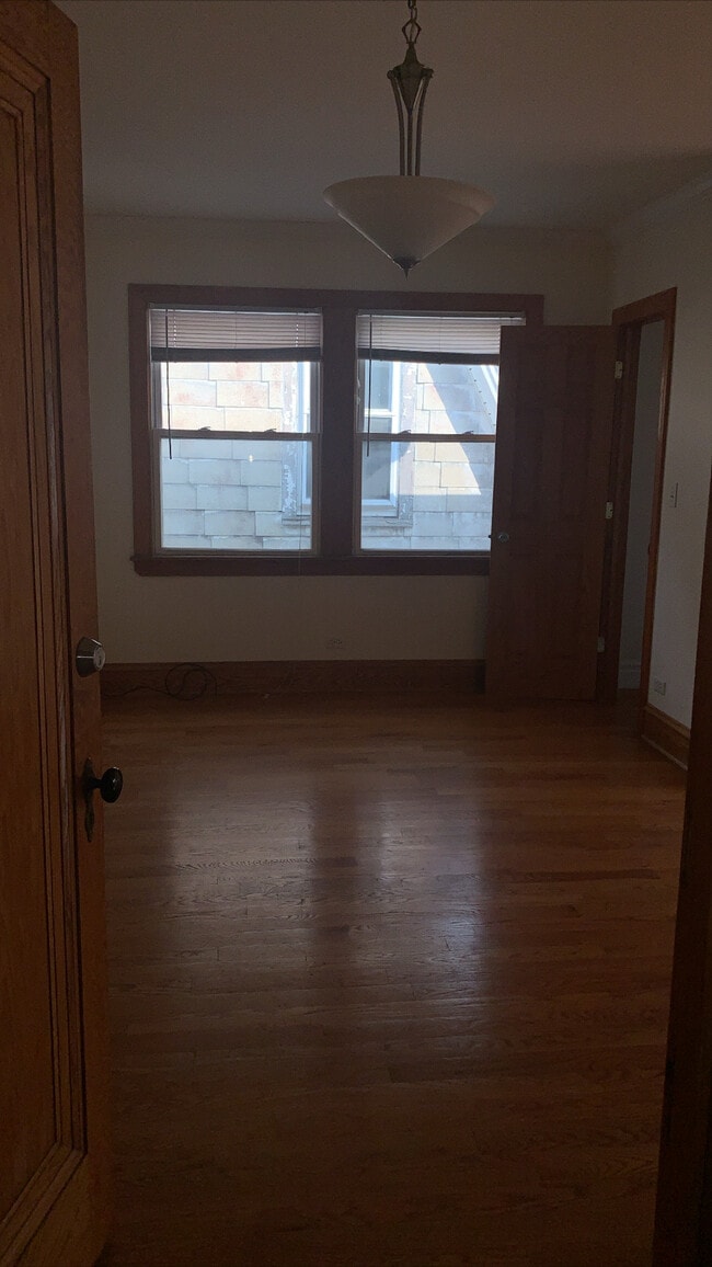 Foto del edificio - 3054 W George St