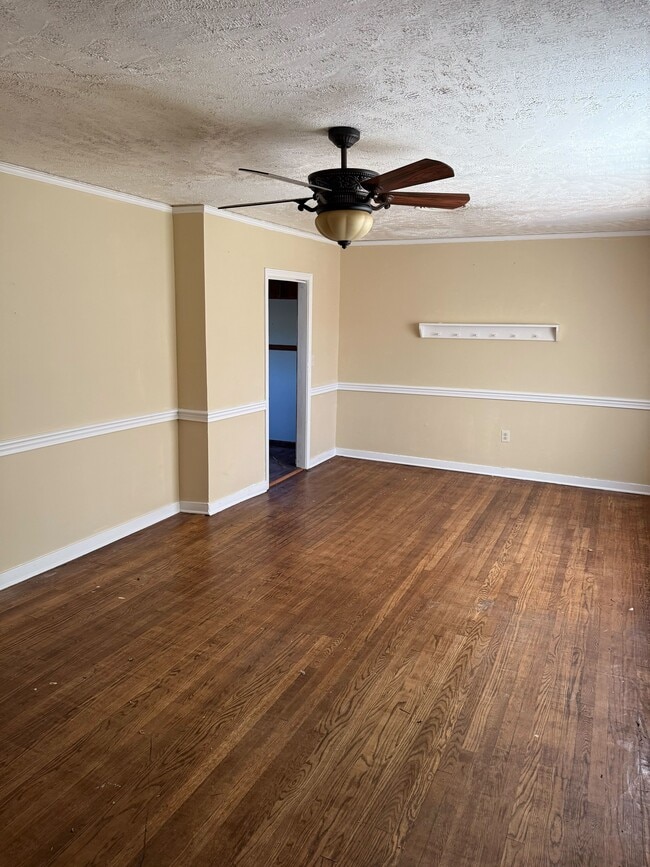 Photo - 430 Cedarhurst Dr House