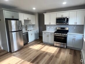 Building Photo - 52 Pelham St