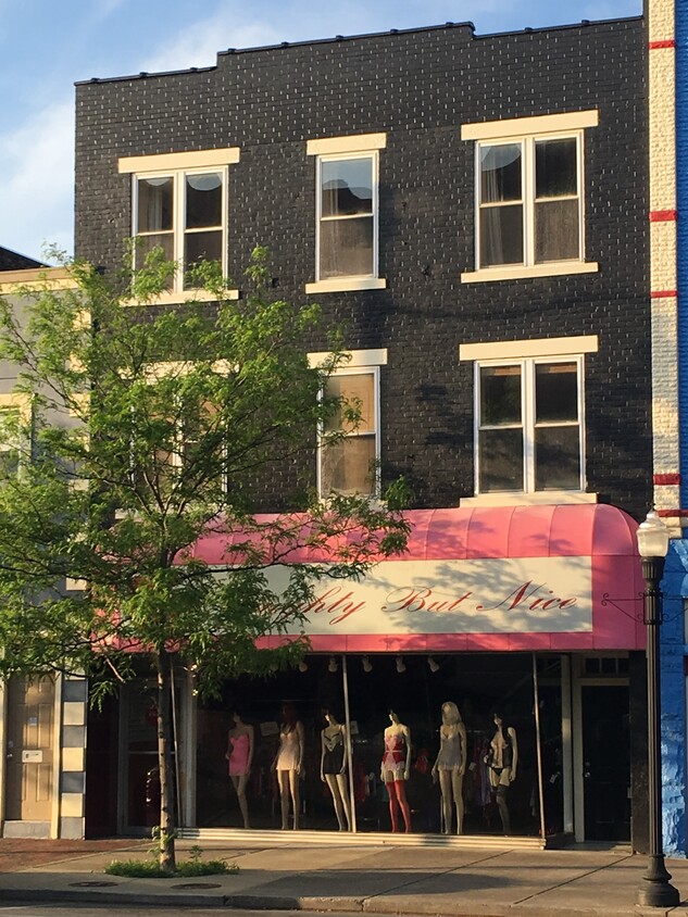 Building Exterior - 1323 Winchester Ave