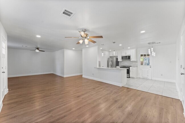 Building Photo - 4135 Hill Oak Dr