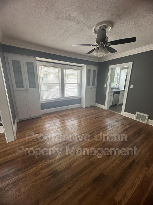 Foto del edificio - 1337 W 106th St