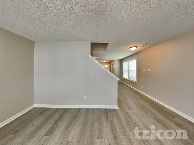 Foto del edificio - 915 Littleton Dr