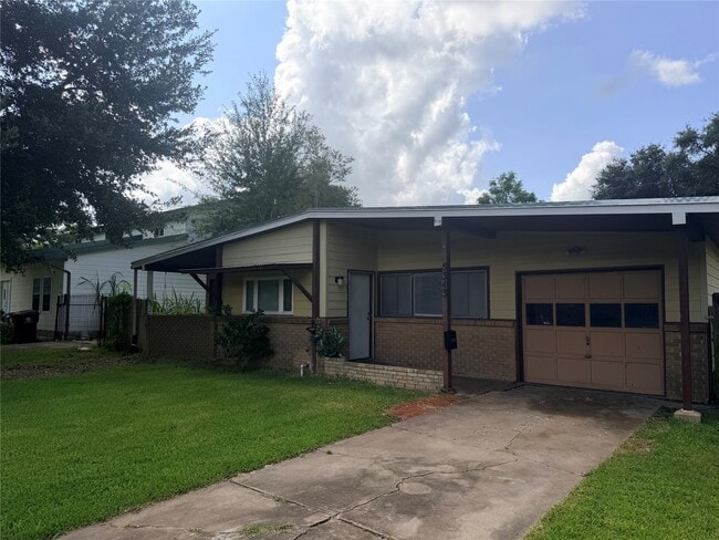 Building Photo - 5343 Beechnut St