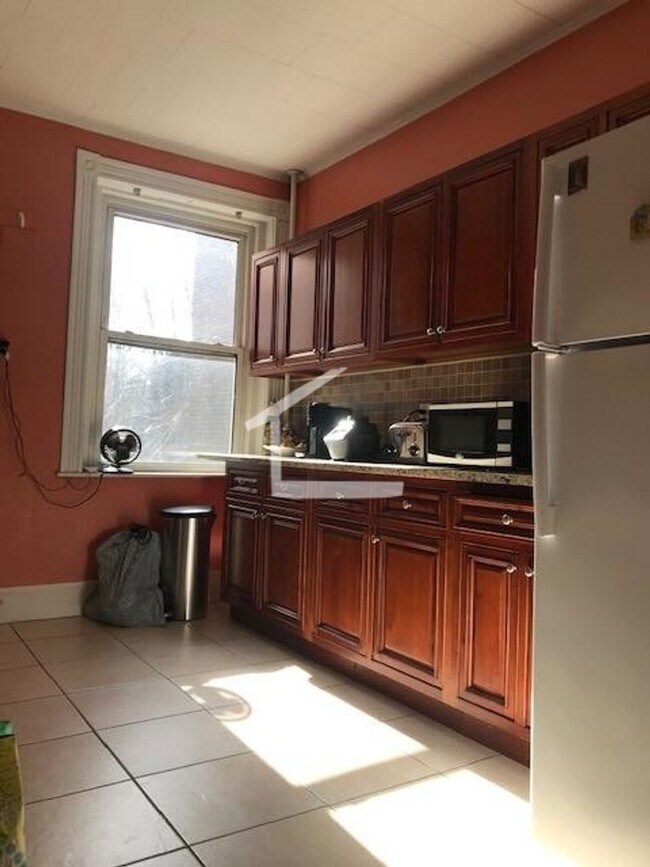 Foto del edificio - Minutes from BU - 2Bed/ 1Bath - Move in 9/1/26