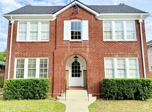 Building Photo - 3110 Oak St