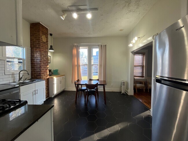 Foto del edificio - 624 N Highland Ave