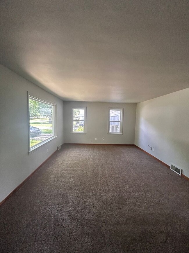 Building Photo - 4609 Standish Dr
