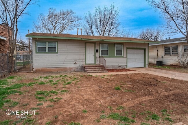 Building Photo - 1718 N Mockingbird Ln