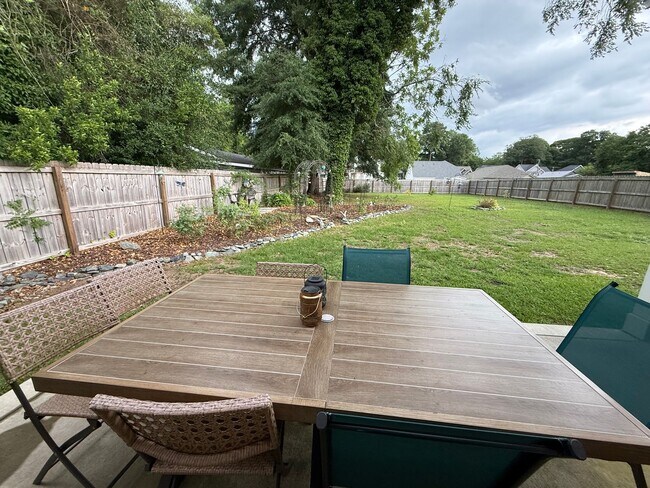 Building Photo - 4 Bedroom house minutes from Haymont!