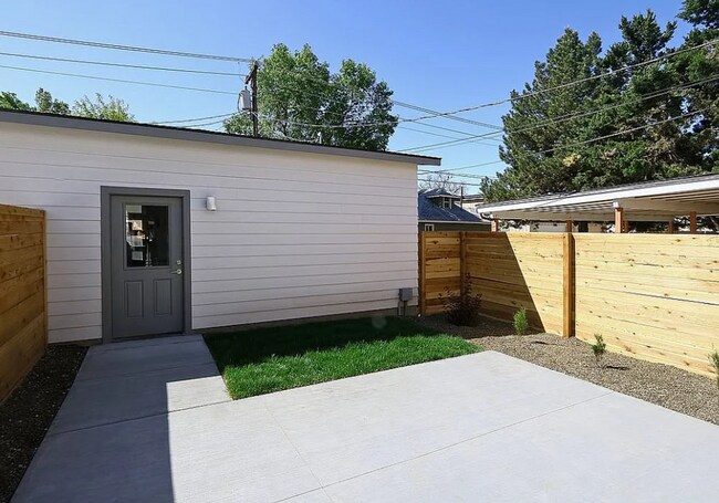 Foto del edificio - 2805 W Pleasanton Ave