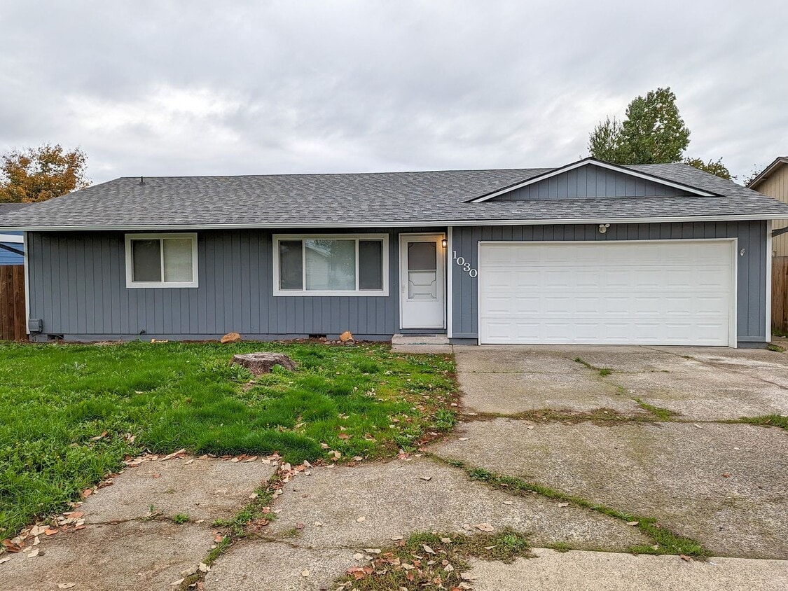 Primary Photo - 1030 45th Ave NE