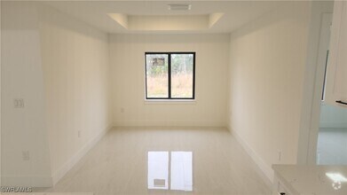 Building Photo - 915 Panda Dr