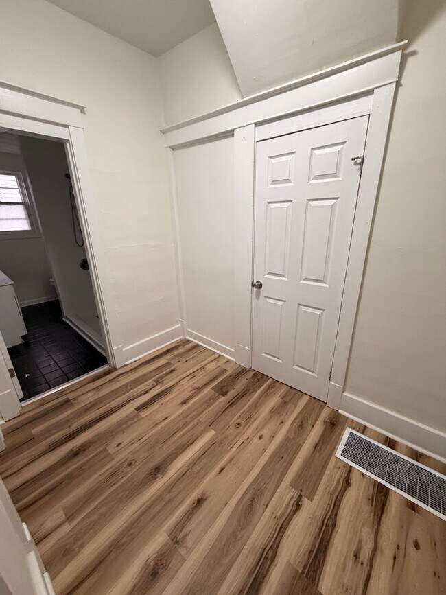 Foto del edificio - 1813 W Gaulbert Ave