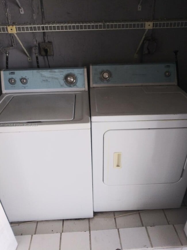 Building Photo - 430 NE 210th Cir Terrace