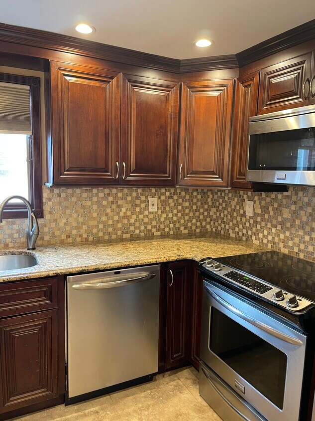 Foto principal - 2490 8th St