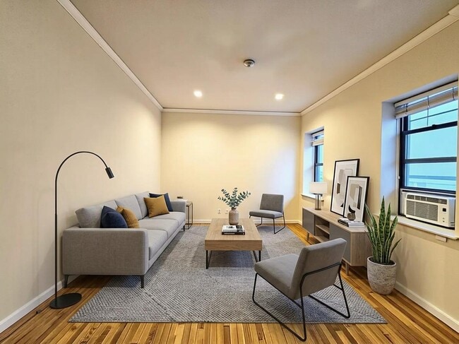 Building Photo - 142 E 35th St