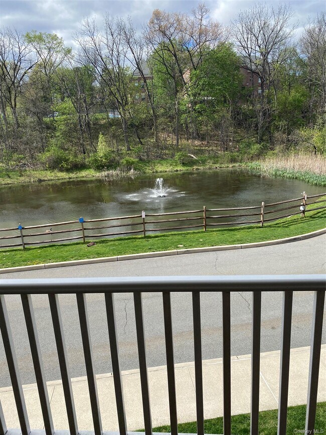 Foto del edificio - 401 Bluestone Ct