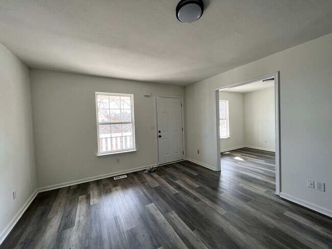 Foto del edificio - Newly renovated 3 bed 2 bath for Rent!