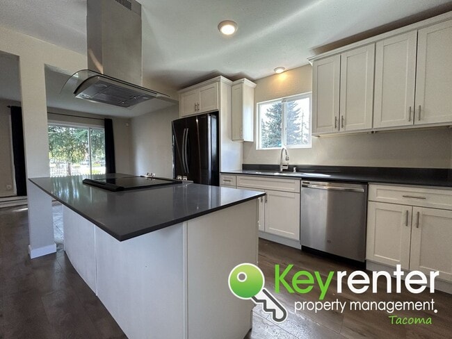 Building Photo - Tacoma Gardeners Dream 2Bed/1Bath