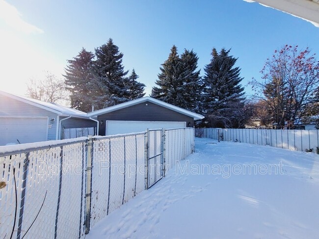 Building Photo - 14612-14662 62 St NW