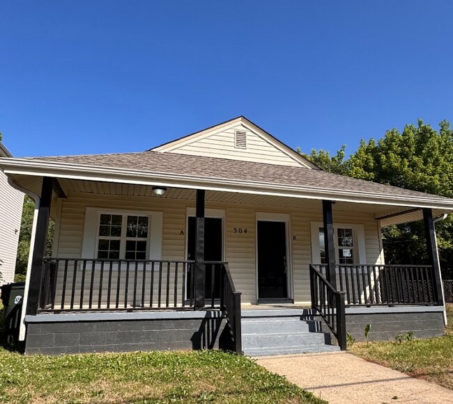 Building Photo - LIVE MINUTES FROM UNITY PARK & DOWNTOWN GREENVILLE!  Prime Greenville Location Near Schools, Dini...